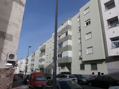 Piso en venta en Ceuta de 3 habitaciones con garaje