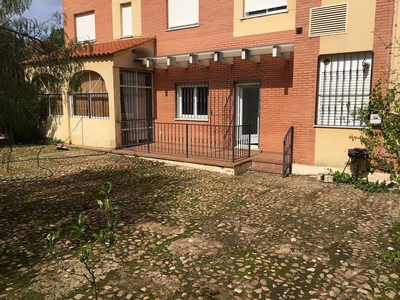 Venta de piso en Las Vaguadas - Urb. del Sur de 4 habitaciones con terraza y piscina