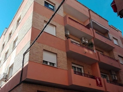 Venta Piso Villanueva de La Serena. Piso de tres habitaciones en General La Fuente. Cuarta planta con balcón
