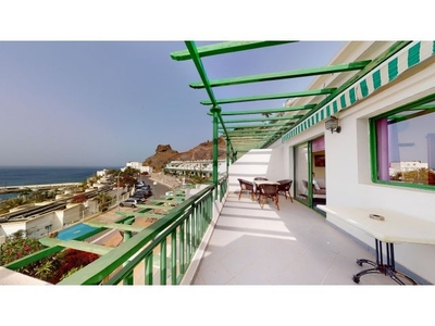 Apartamento con gran terraza y vista al mar