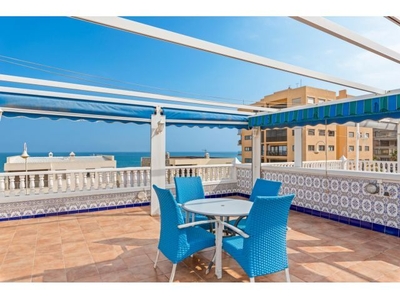 Bungalow con enorme terraza y vistas al mar en Guardamar del Segura
