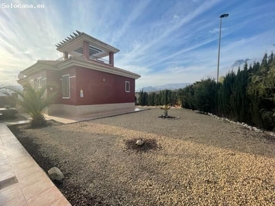 IMPRESIONANTE VILLA DE ESQUINA CON VISTAS Y UNA VIVIENDA COMPLETA EN CADA PLANTA.