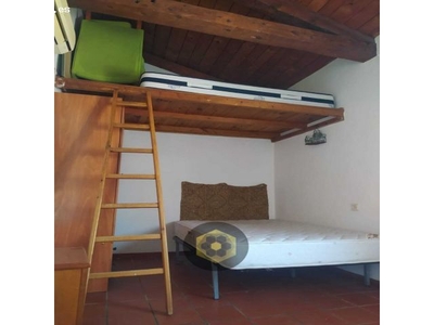 LT/ Ático amueblado con UN dormitorio en zona Realejo