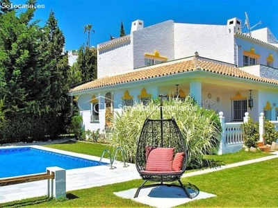 Lujosa Villa independiente en alquiler con piscina jardín y garaje, Mijas costa