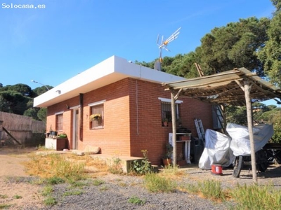 Oportunidad: Casa a 4 vientos en Lloret, con terreno urbanizable de 830 m2.