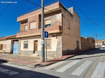 Oportunidad - Casa a reformar con gran parcela en la Calle Mayor de Corvera