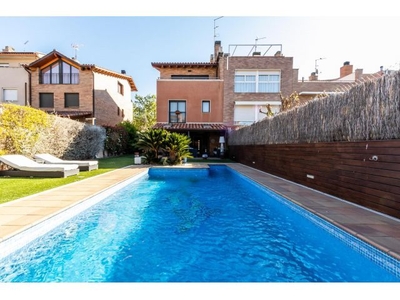 PRECIOSA CASA CANTONERA EN EL EIXAMPLE DE CASTELLAR DEL VALLÈS