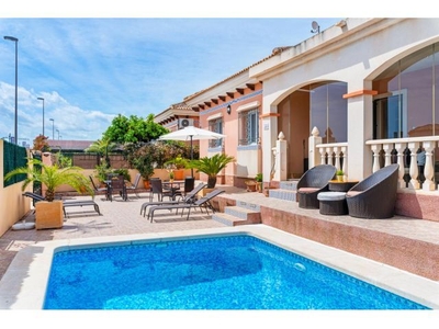 Preciosa villa con piscina privada en La Herrada, Los Montesinos.