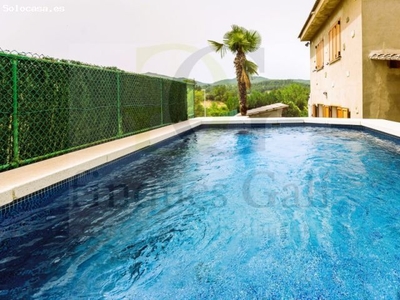 Sant Salvador de Guardiola. Casa con piscina Ideal para disfrutar de la