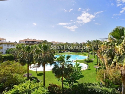 Apartamento en venta en Nueva Andalucía, Marbella