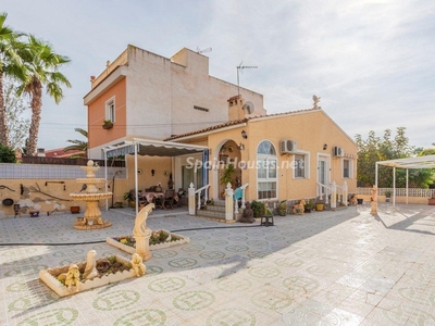 Casa adosada en venta en La Siesta, Torrevieja