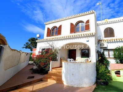 Casa adosada en venta en Orihuela Costa