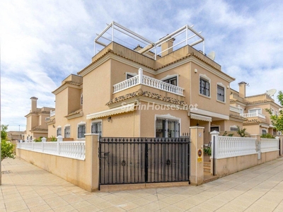 Casa adosada en venta en Pilar de la Horadada