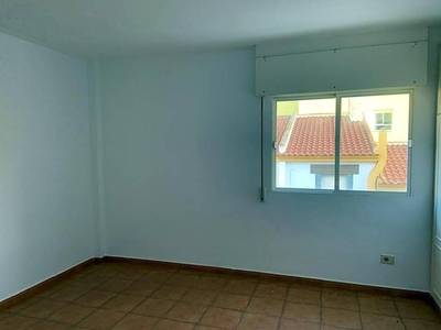 Venta Casa adosada en Calle del Pino Motril. Buen estado con terraza 152 m²