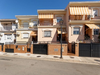 Venta Casa adosada Peligros. Con terraza 178 m²