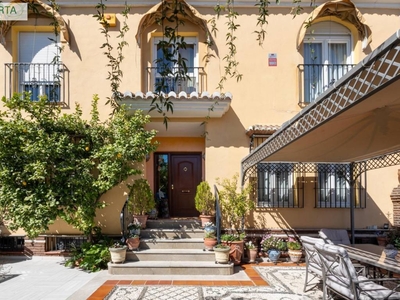 Venta Casa unifamiliar en de la sultana Granada. Con terraza 290 m²