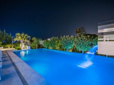 Venta Casa unifamiliar en del prado Marbella. Con terraza 1150 m²
