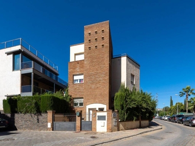 Venta Casa unifamiliar Granada. Con terraza 238 m²