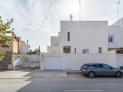 Venta Casa unifamiliar Granada. Con terraza 450 m²