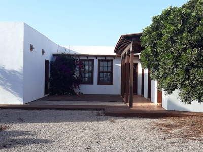 Venta de casa con piscina en Puerto del Rosario