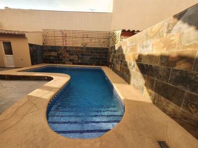 Venta de casa con piscina en Umbrete, ZONA RESIDENCIAL
