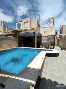 Venta de casa con piscina y terraza en Nueva Torrevieja, Aguas nuevas, TORRETA III