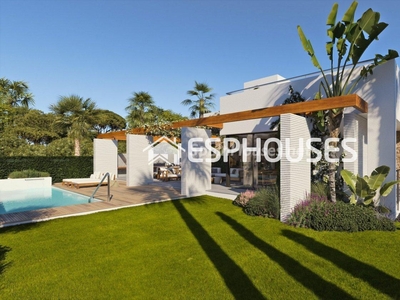 Villa en venta en Campoamor, Orihuela