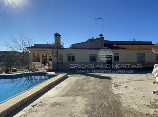 Chalet en venta en Vilamarxant / Villamarchante, Valencia