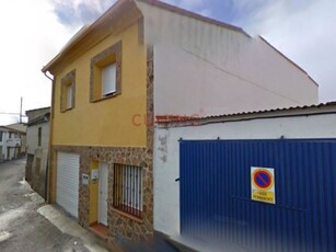 Venta de casa situada en la localidad de Torre de Santa María, Cáceres. PRECIO A