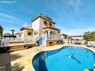 Villa independiente con piscina privada en Villamartin Golf