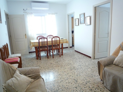 Amplia vivienda en zona centro con patio y azotea privada.....