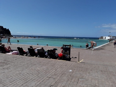 Arona- Tenbel. Piso primera linea mar en urbanización de calidad.