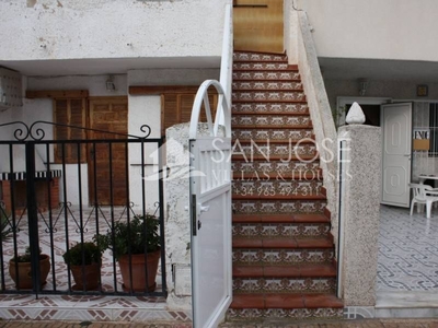 Inmobiliaria San Jose Villas and Houses vende piso en Torrevieja