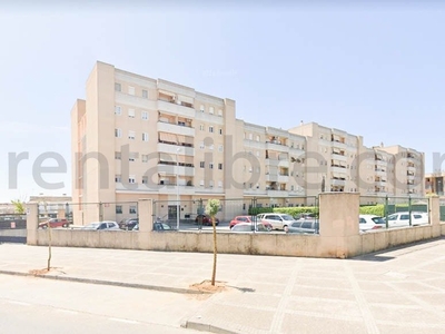 Piso de VPO en Jerez de la Frontera ubicado en ZONA NORTE - AVD.ARCOS en residencial con piscina