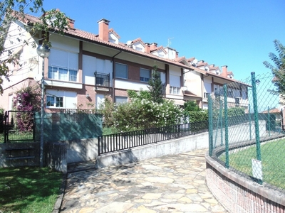 Piso en urbanización privada con piscina, Villabañez