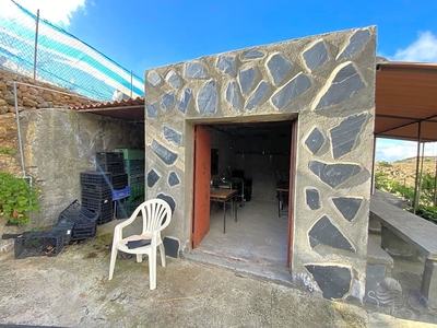 Terreno Rustico con cuarto de apero, luz y agua.