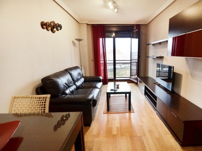 Urbis te ofrece un apartamento en venta en zona Los Alcaldes, Salamanca.