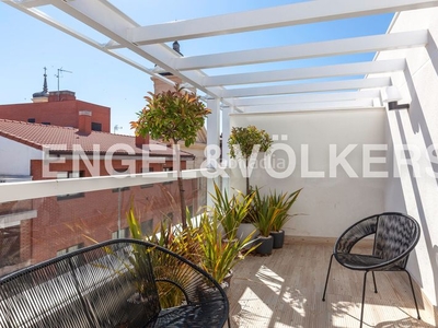 Alquiler ático amueblado con terraza en alquiler en Madrid