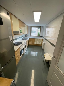 Alquiler piso con 3 habitaciones con ascensor, piscina, calefacción y aire acondicionado en Madrid