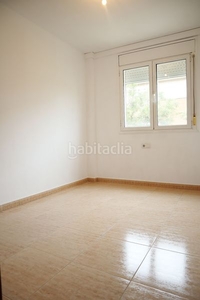 Alquiler piso de 3hab. con balcón y parking en zona can serra en Barberà del Vallès