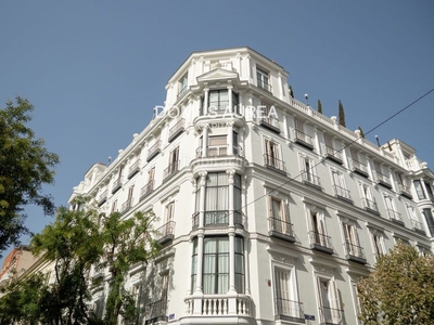 Alquiler piso en alquiler , con 196 m2, 3 habitaciones y 3 baños, ascensor, amueblado, aire acondicionado y calefacción individual. en Madrid