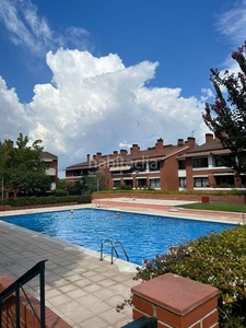 Alquiler piso en joan oliver planta baja esquinera con jardin en Sant Cugat del Vallès