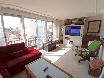 Ático con 2 habitaciones con ascensor y aire acondicionado en Málaga