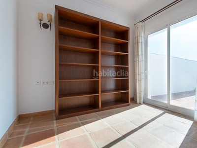 Casa adosada en calle alfaguara 1 adosada en venta en istan, malaga en Istán