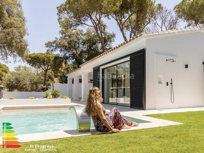 Casa con 3 habitaciones con parking, piscina, aire acondicionado, jardín y vistas al mar en Marbella