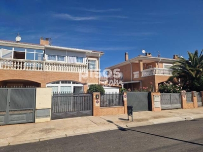 Casa pareada en venta en Villanueva de la Torre