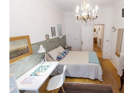 Habitación amueblada en apartamento de 7 dormitorios en Indautxu, Bilbao
