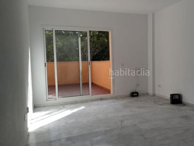 Piso con 2 habitaciones con ascensor, piscina y aire acondicionado en Marbella