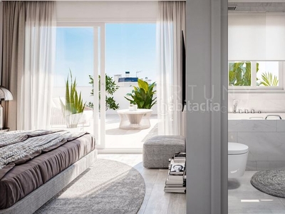 Piso en calle valdepeñas piso con 2 habitaciones con ascensor, aire acondicionado y vistas al mar en Benalmádena
