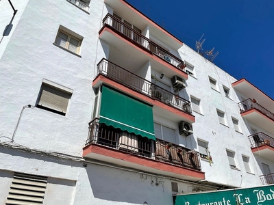 Piso en venta en Salobreña de 3 habitaciones con terraza y balcón